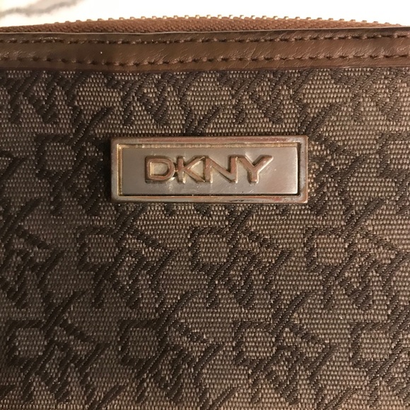 DKNY Wallet - Picture 2 of 12